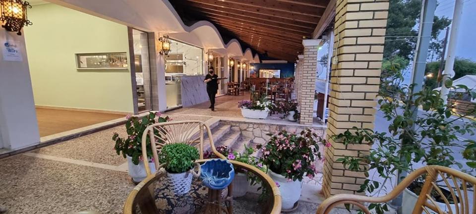 Aparthotel Ionian Mare Agios Ioannis Peristerion Exterior foto