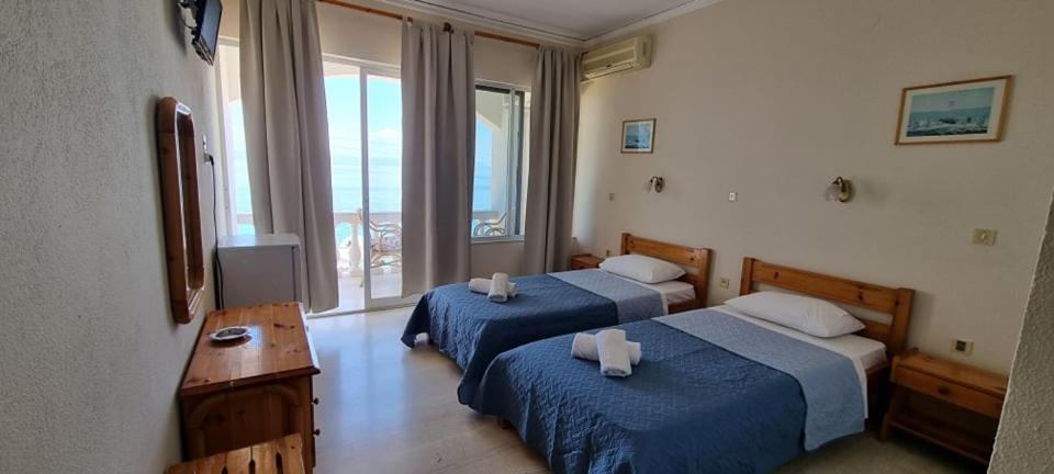 Aparthotel Ionian Mare Agios Ioannis Peristerion Exterior foto
