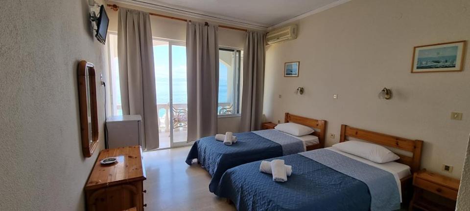 Aparthotel Ionian Mare Agios Ioannis Peristerion Exterior foto