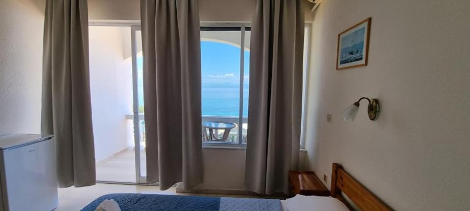 Aparthotel Ionian Mare Agios Ioannis Peristerion Exterior foto
